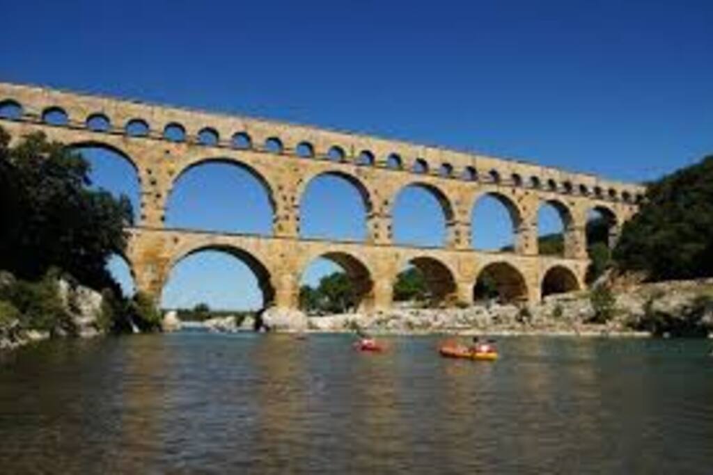 pont du gard et duché d" uzès à proximité