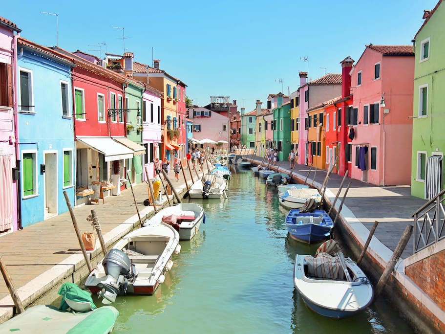 威尼斯 2020: 彩色岛—刷房子刷出一个流光溢彩的童话