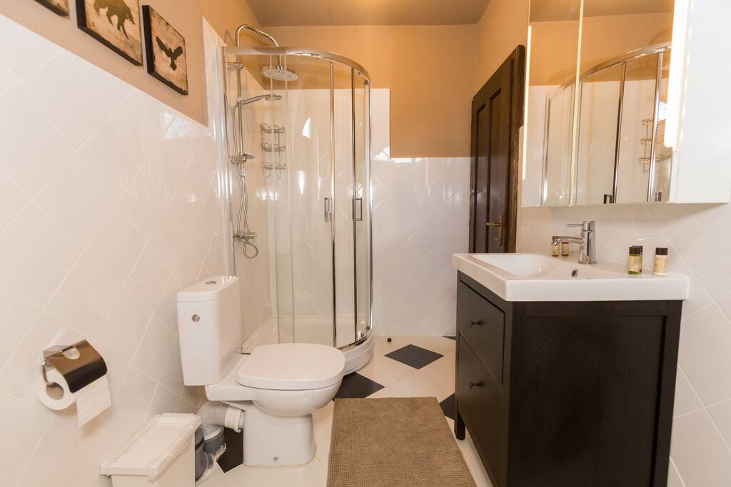 "basiliu" twin room with private bathroom