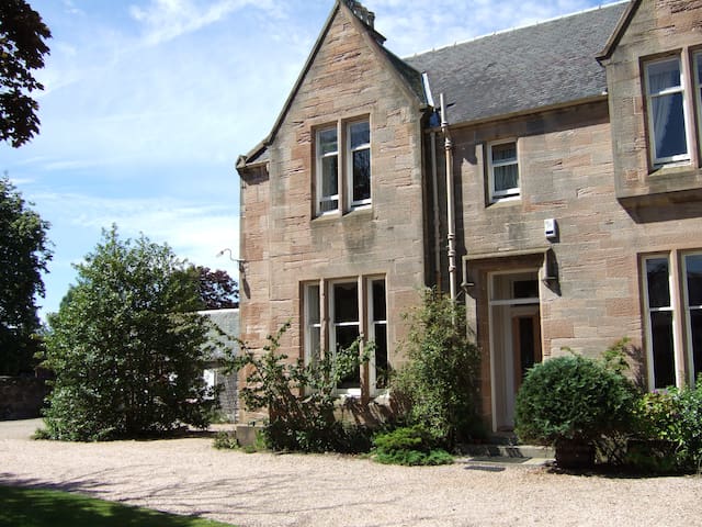 scottishhouse,scottishhouse标志 large victorian house for scottish golf open 2017