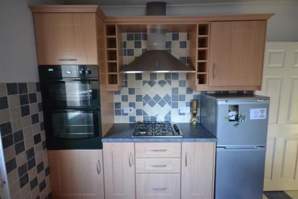 fully fitted kitchen