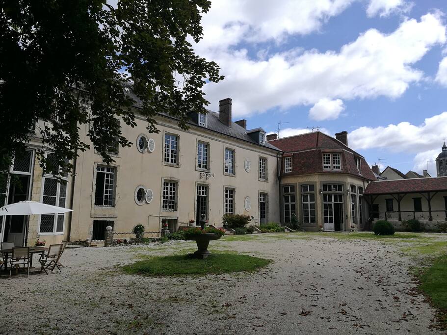 red room, chateau de la grand maison