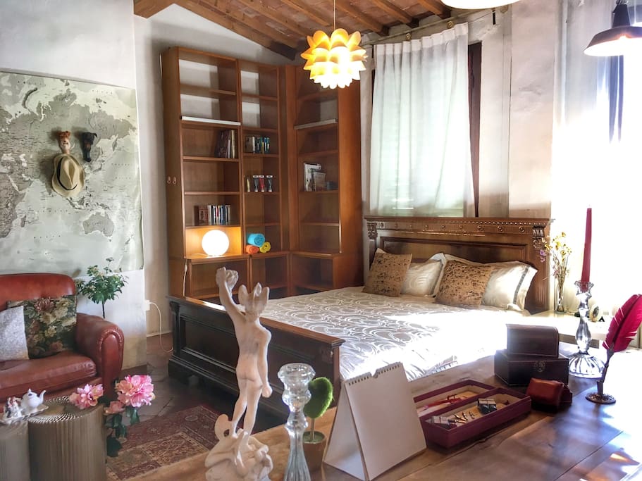 房,火车站旁双房间配备两张双人床两张单人床