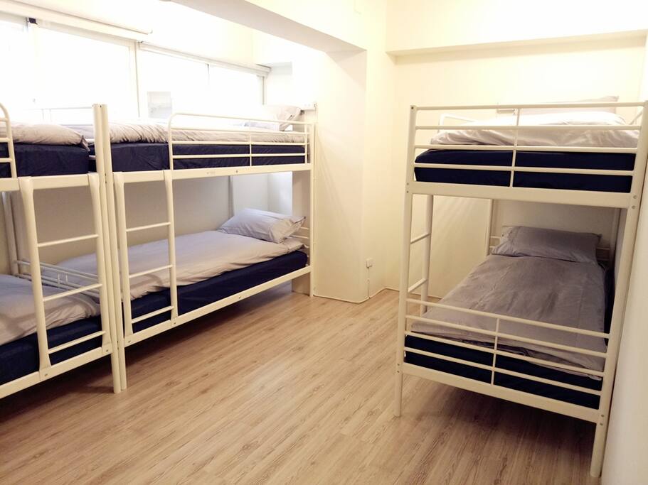 male dormitory (6 people) / 6人男生宿舍 / city center.