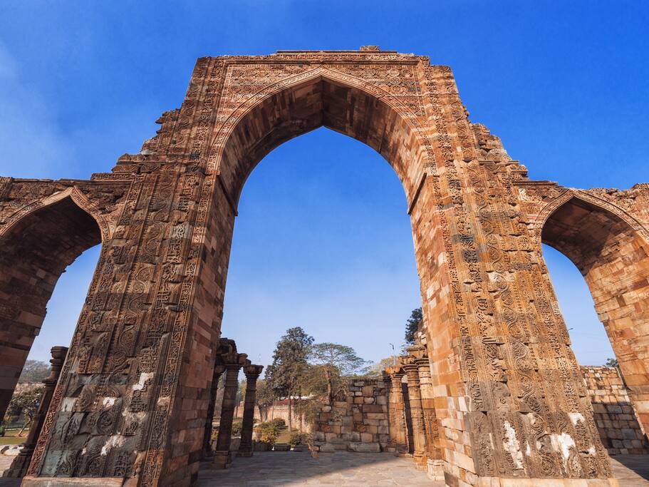 印度的通天巨塔——顧特卜塔,印度旅遊攻略-盡在airbnb愛彼迎